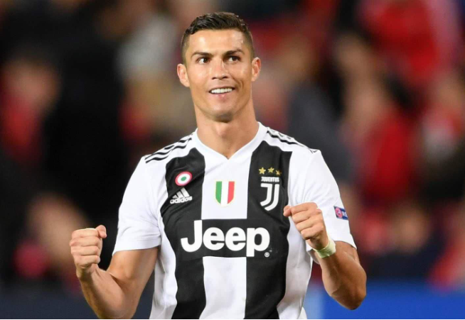 护台像王曼昱，涨球肉眼可见，她在拼命追赶国乒主力脚步（打法酷似王曼昱，进步肉眼可见，正全力追赶国乒主力）