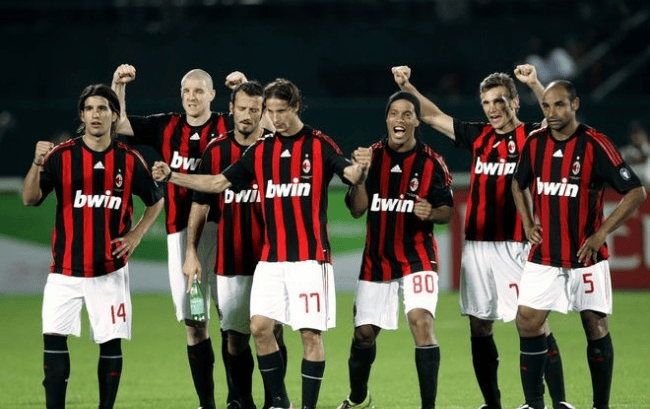 17岁天才卡尔展现极强潜力，德甲首秀表现亮眼，凭借出色技术和风格成为焦点。（17岁天才卡尔德甲首秀惊艳，精湛技术与独特风格尽显潜力成全场焦点）