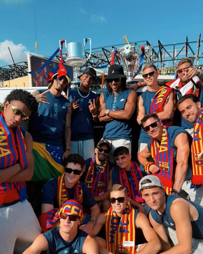 看巴萨被布鲁日进了三个球，想笑了。（目睹布鲁日对巴萨连下三城，我忍俊不禁）