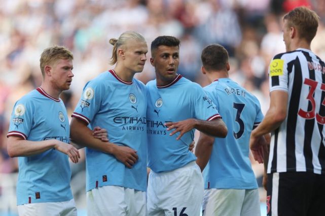 沙特联身价更新：C罗1200万欧不变，雷特吉、努涅斯前二（沙特联身价最新榜：C罗仍为1200万欧，雷特吉与努涅斯占据前二）