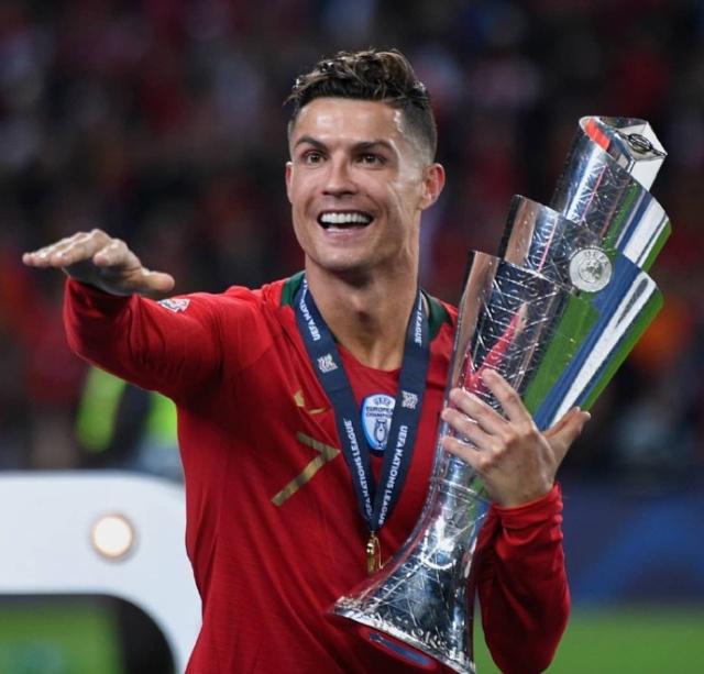 6场贡献9球1助攻，卡扎伊什维利当选中超9／10月最佳球员（6战斩9球送1助，卡扎伊什维利荣膺中超9-10月最佳球员）