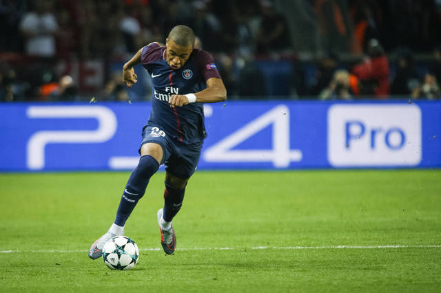 世欧预半场：瓦尔加凌空世界波，匈牙利暂2-1爱尔兰（半场战报：瓦尔加凌空抽射破门，匈牙利暂以2-1领先爱尔兰）